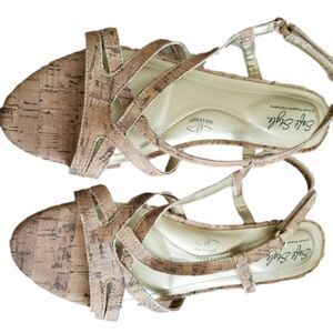 NEW ($50) SOFT STYLE Women's sandals size 8